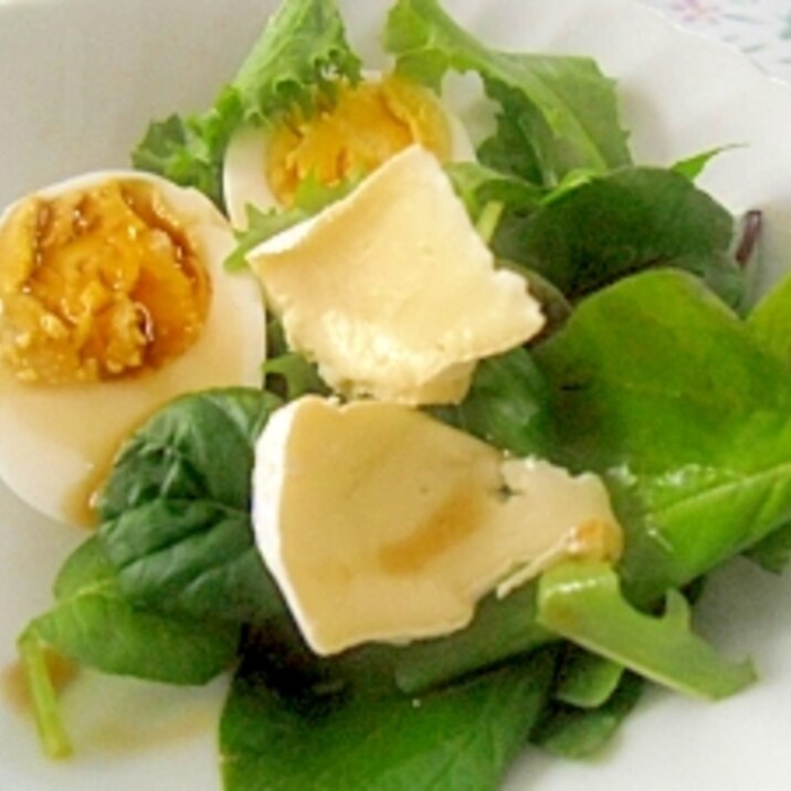 カマンベールチーズのサラダ
